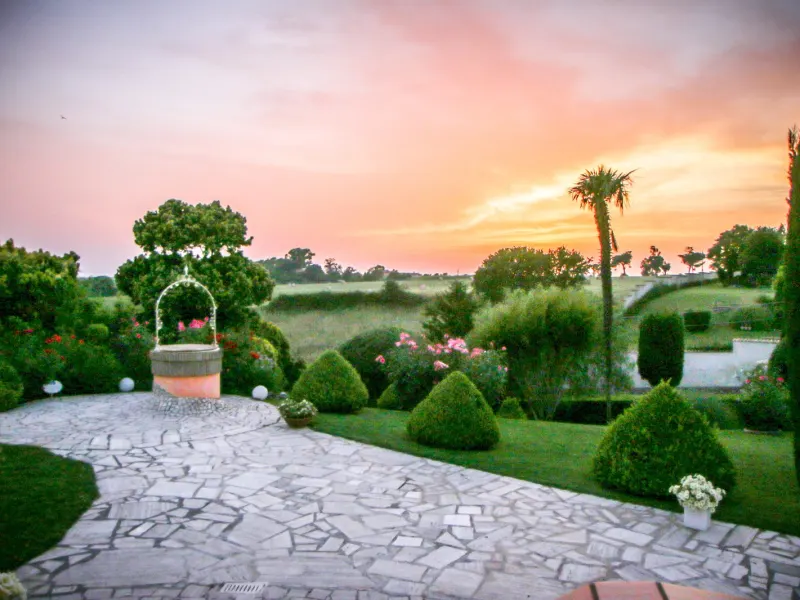 Il giardino al tramonto